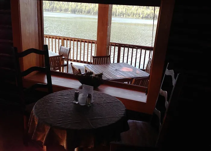 Half Moon Lake Lodge