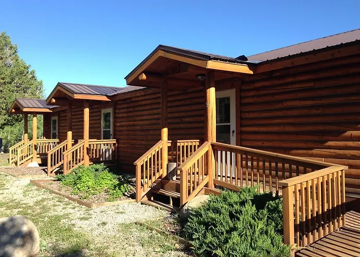 Half Moon Lake Lodge *
