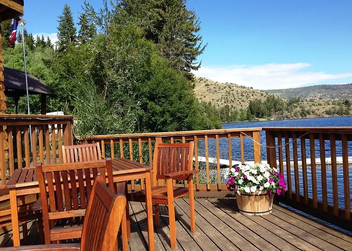Half Moon Lake Lodge