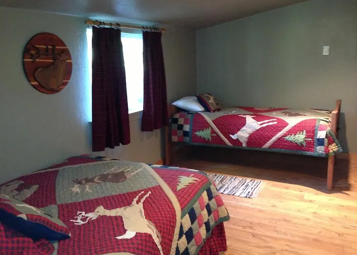 Half Moon Lake Lodge *